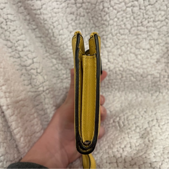 Michael Kors Yellow Leather Jet Set Smartphone Wristlet - Picture 5 of 10